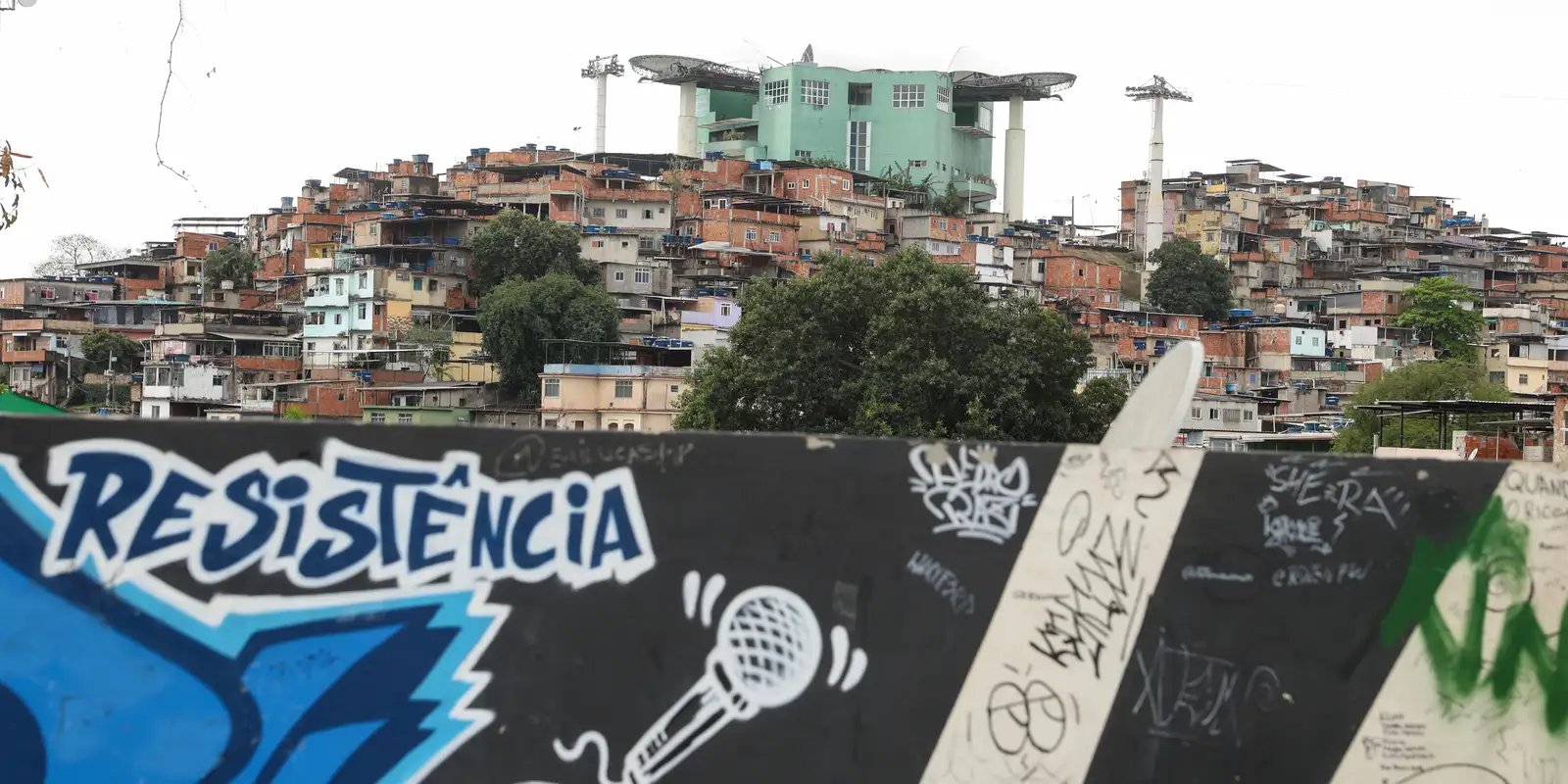 Educação e Emprego: Prioridades dos Moradores de Favelas do Rio nas Eleições