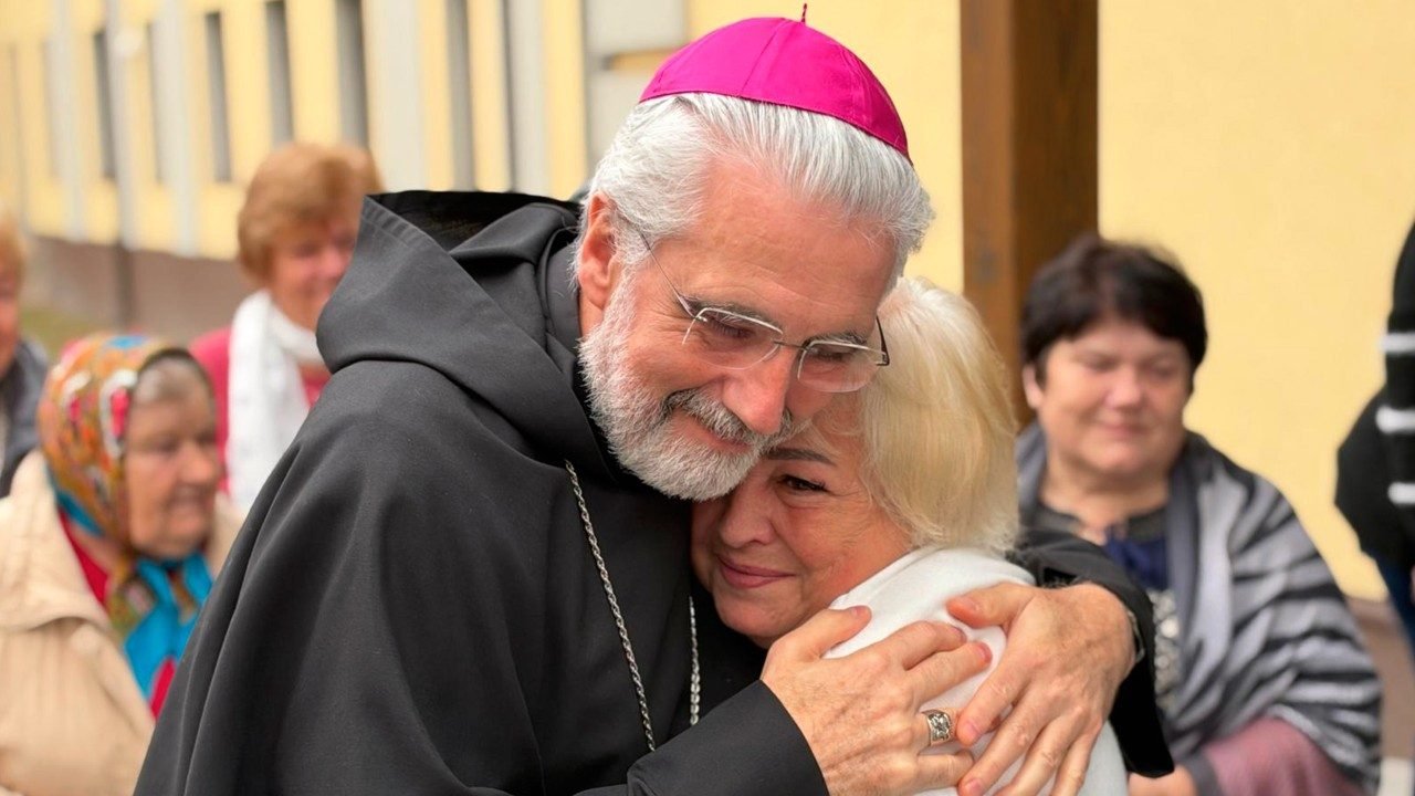 Esmoleiro do Papa Conclui Visita ao Povo Ucraniano em Busca de Solidariedade