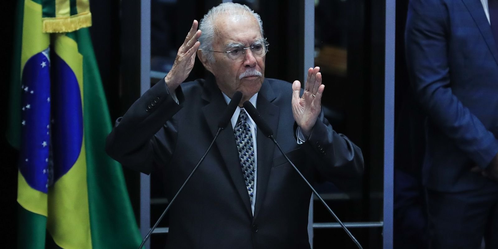 José Sarney é Hospitalizado em UTI Após Cirurgia Abdominal